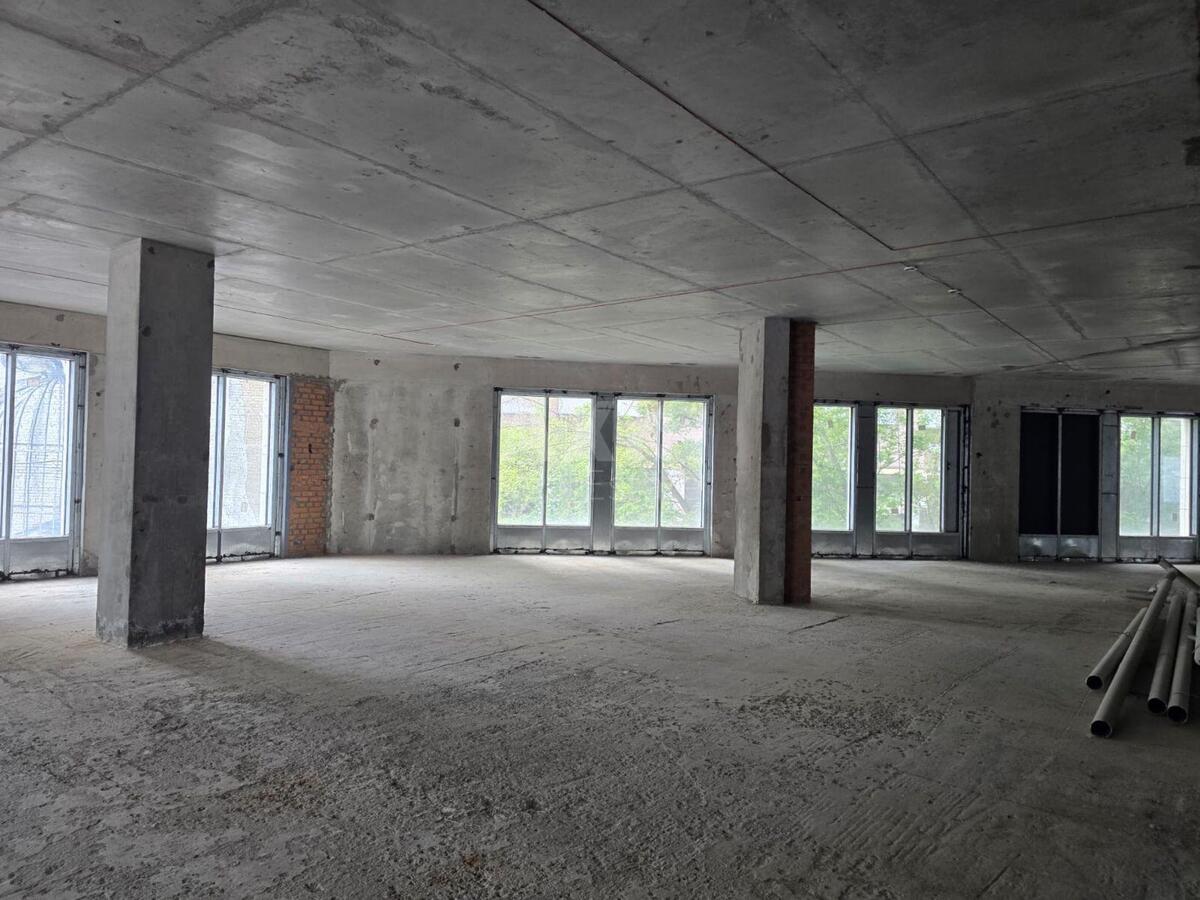 Service object vul. Antonovycha 136, 345m2587500
