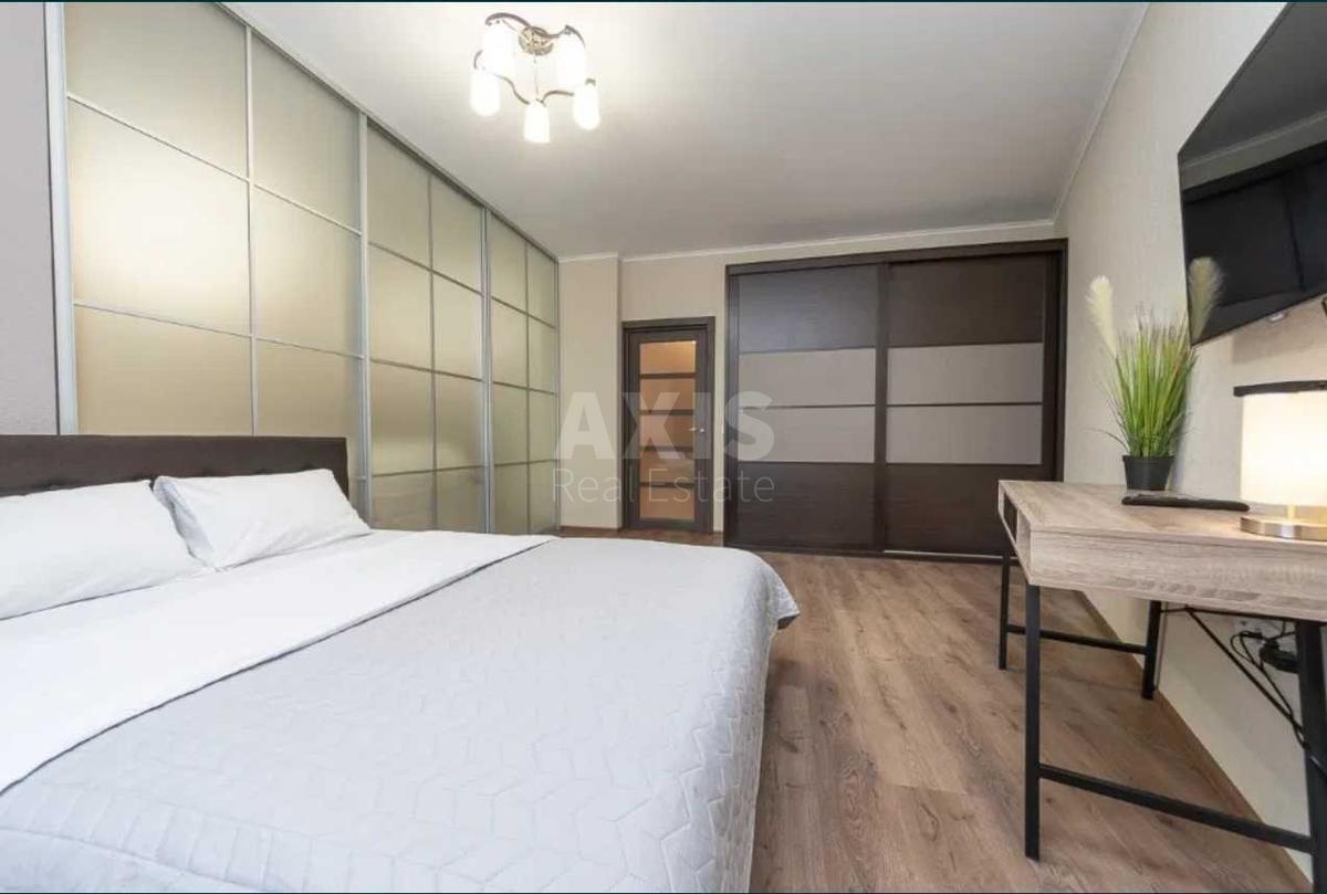 2k apartment vul. Oleny Pchilky 4