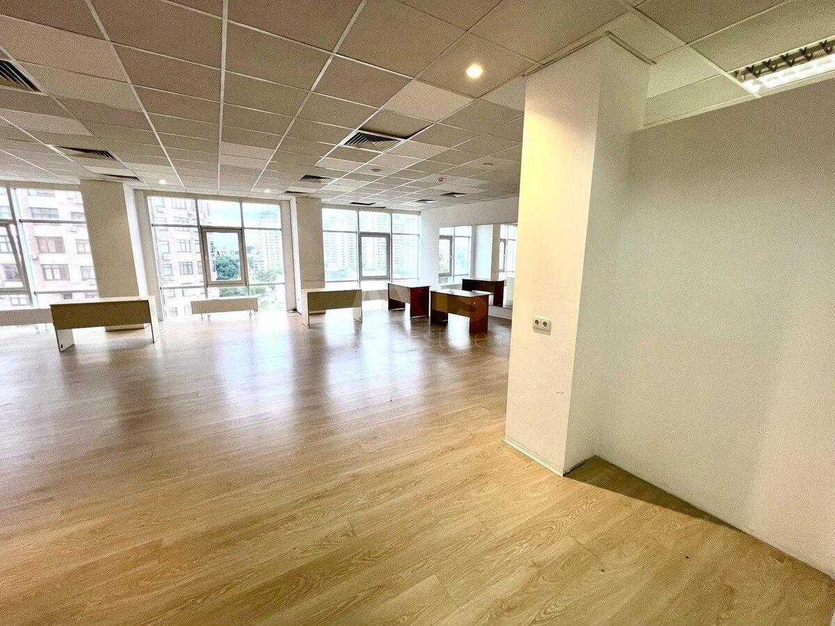 Office vul. Jevgena Konoval'cja 36Д, 140m2581082