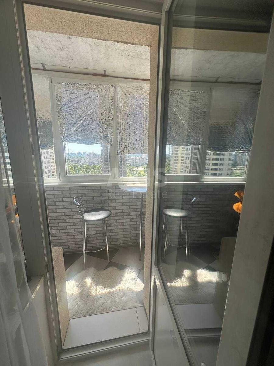 2k apartment vul. Bal'zaka Onore de 4А3