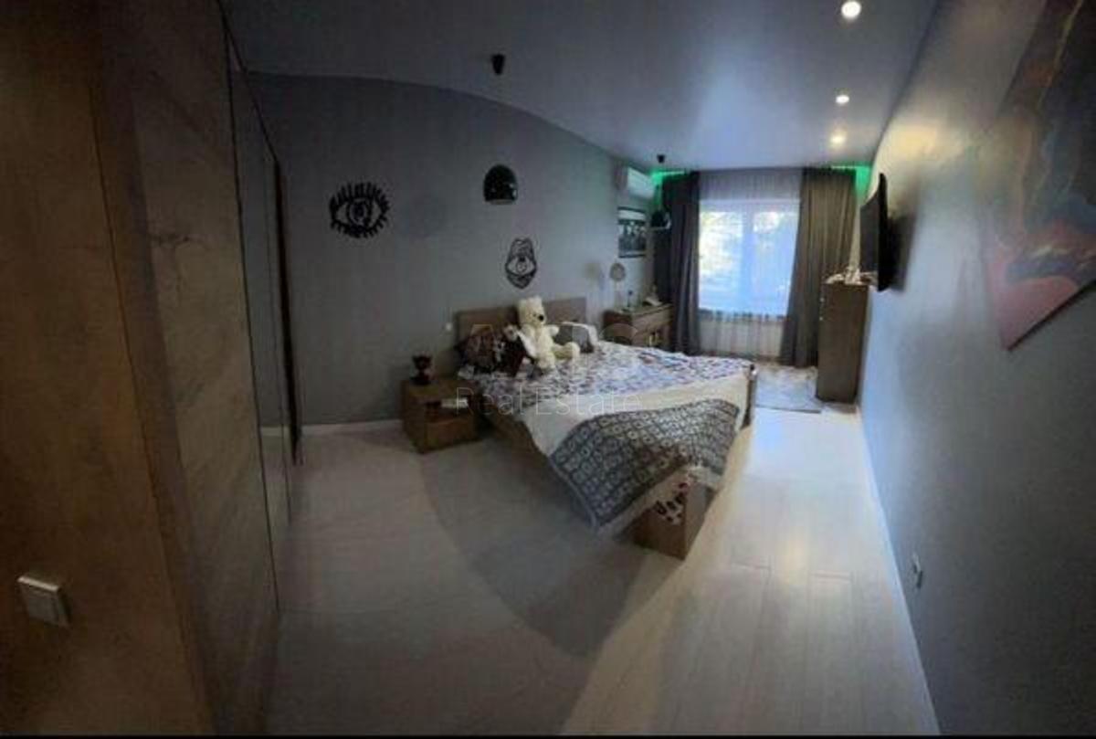 3k apartment vul. Urlivs'ka 303