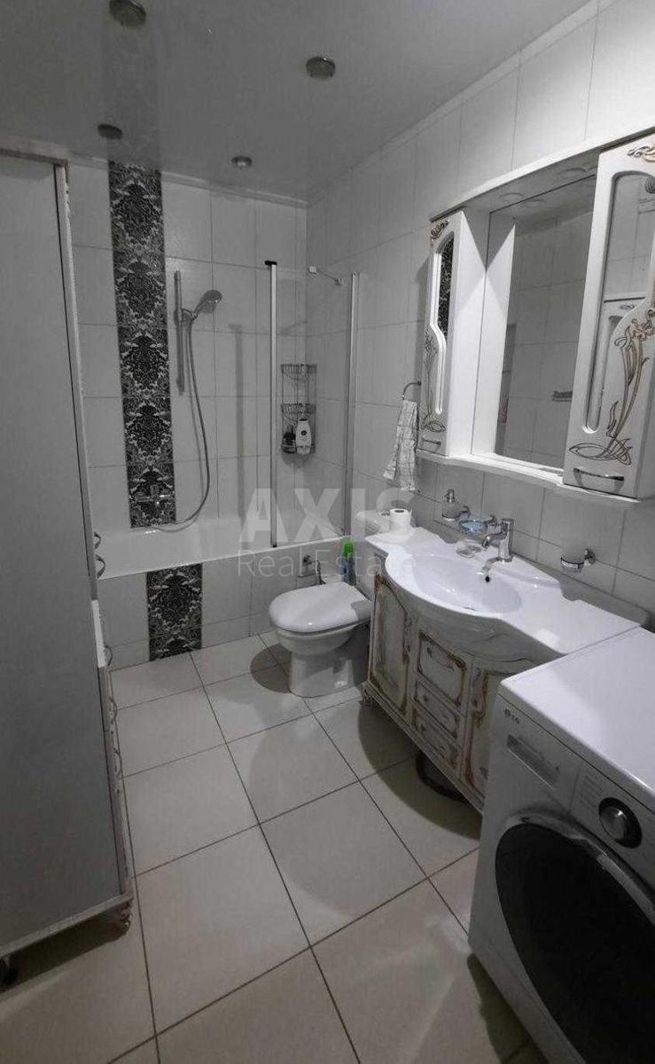 2k apartment vul. Myhajla Maksymovycha 3Г7