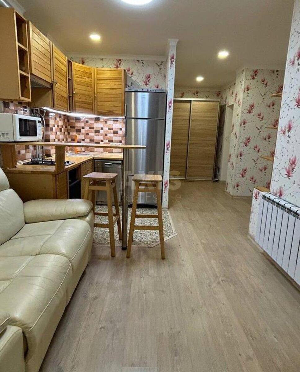 1k apartment vul. Universytets'ka 1Ф0
