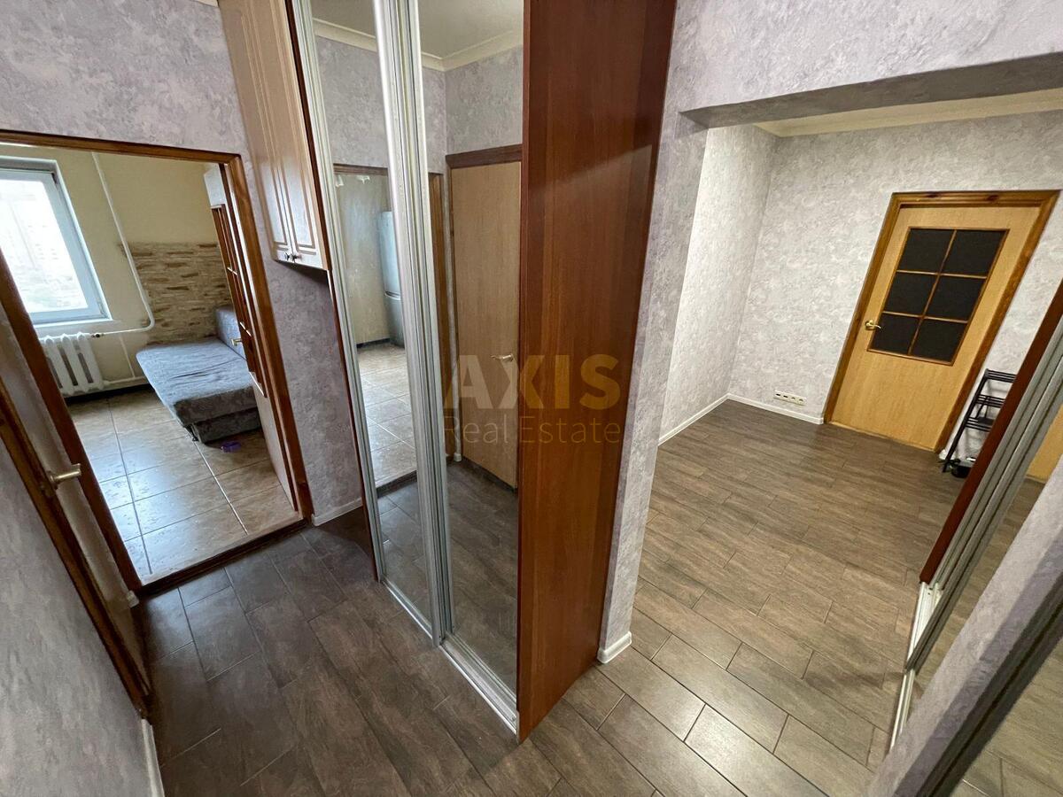 2к квартира ул. Драгоманова 12А8