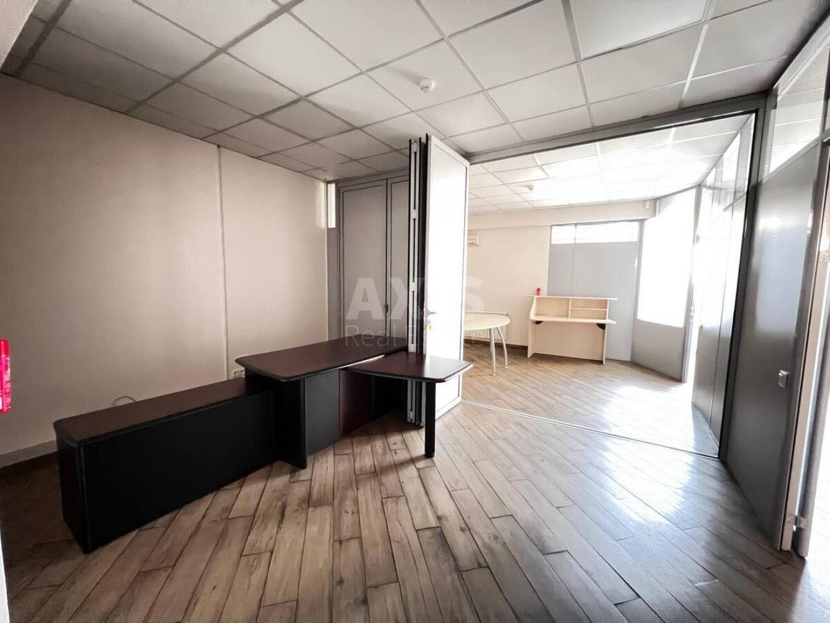 Office vul. Borychiv Tik 30, 350m29