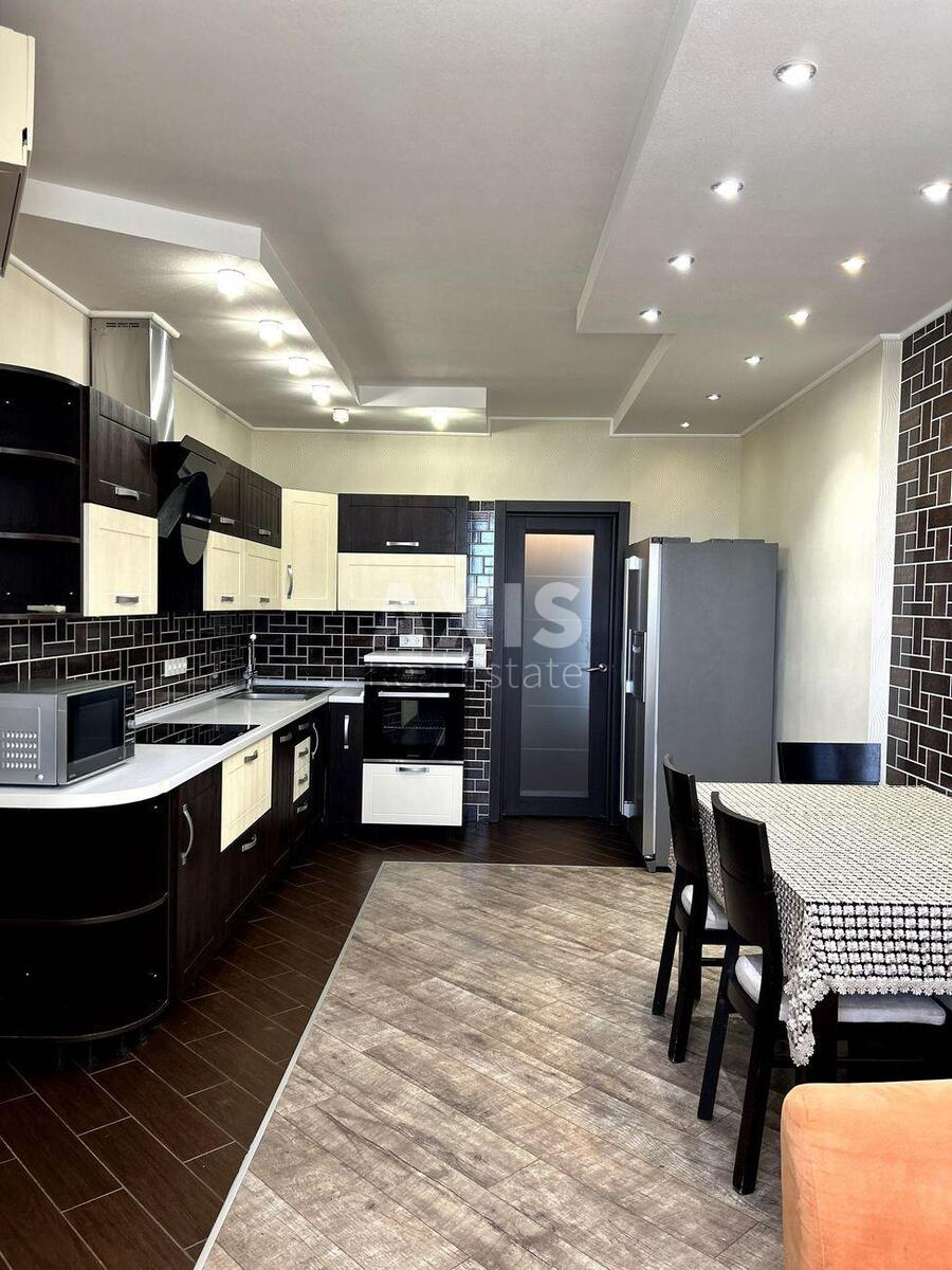 4k apartment vul. Sribnokil's'ka 22614130