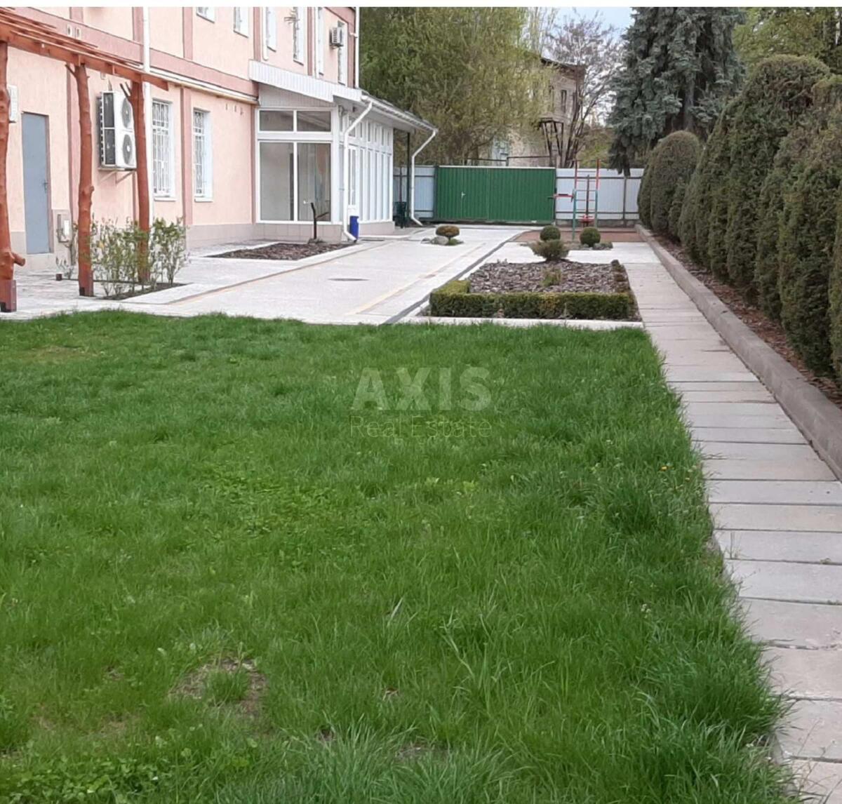 Объект сервиса ул. Вышгородская 21З, 400м212