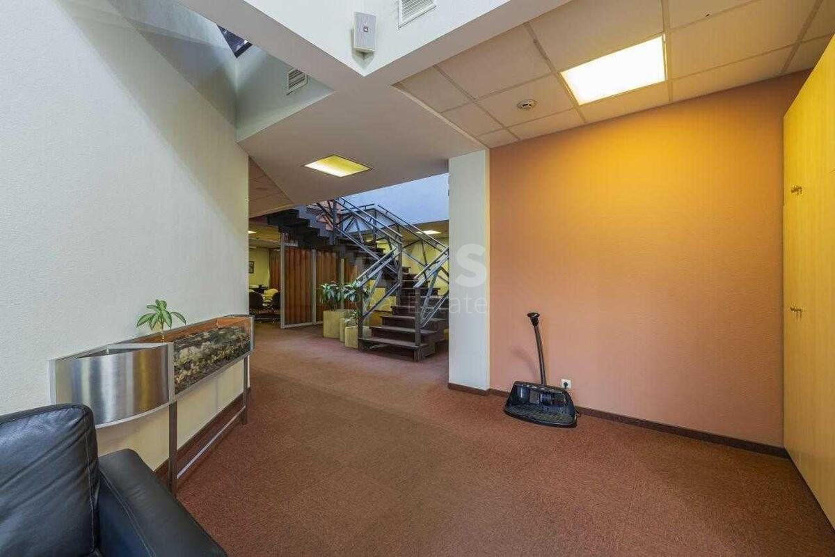 Office vul. Degtjarivs'ka 33Б, 680m2572469