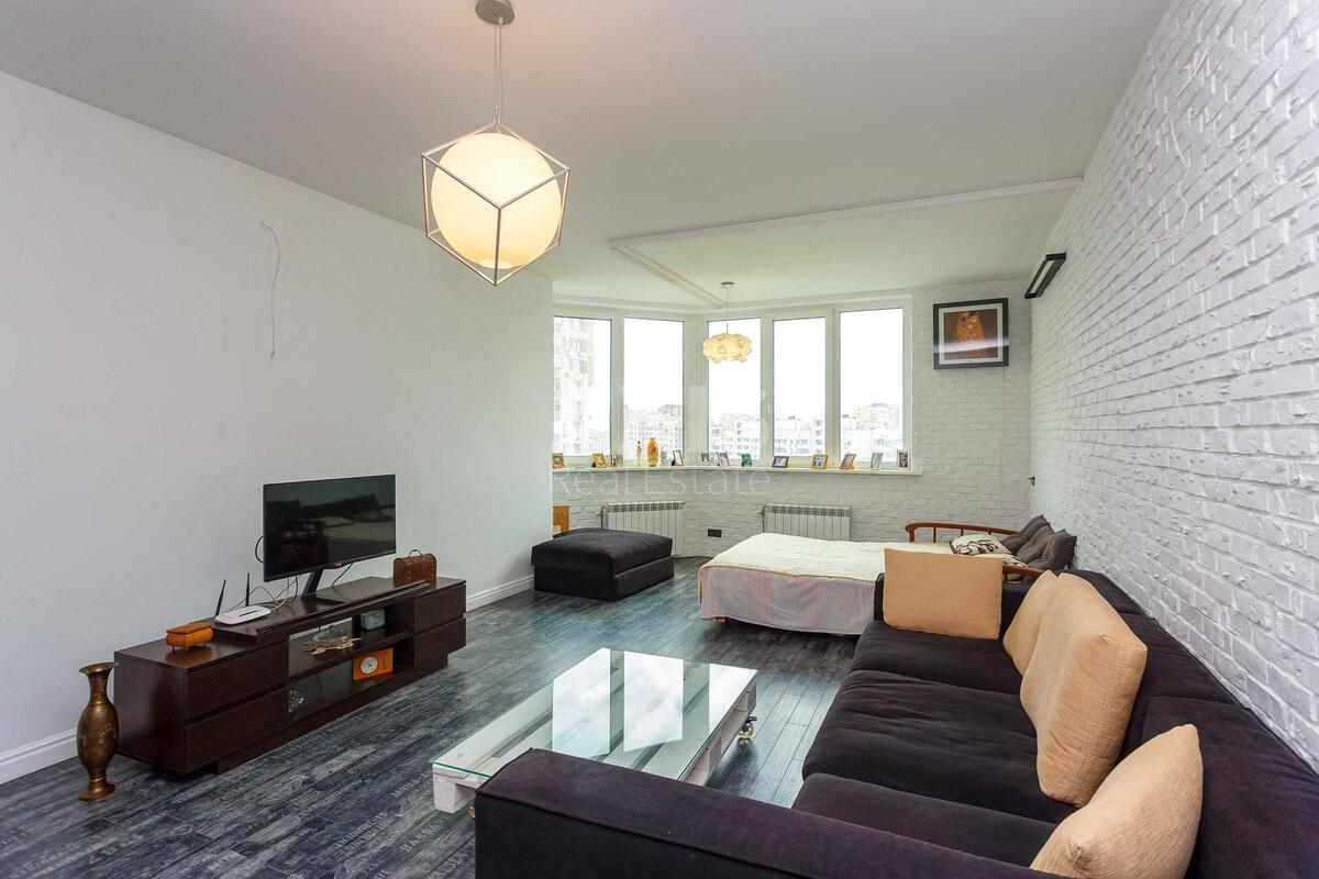 1k apartment vul. Ahmatovoi' Anny 32/182