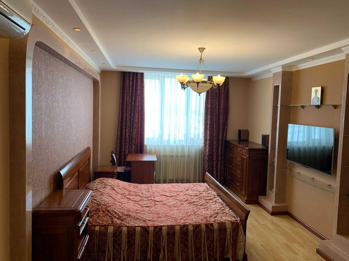 4k apartment vul. Sribnokil's'ka 1618204