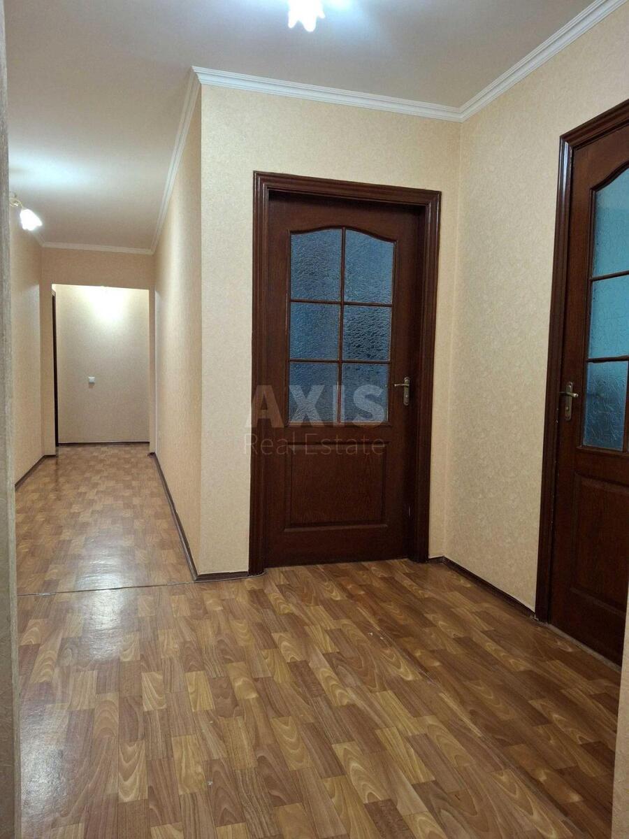 3k apartment vul. Bal'zaka Onore de 4А11