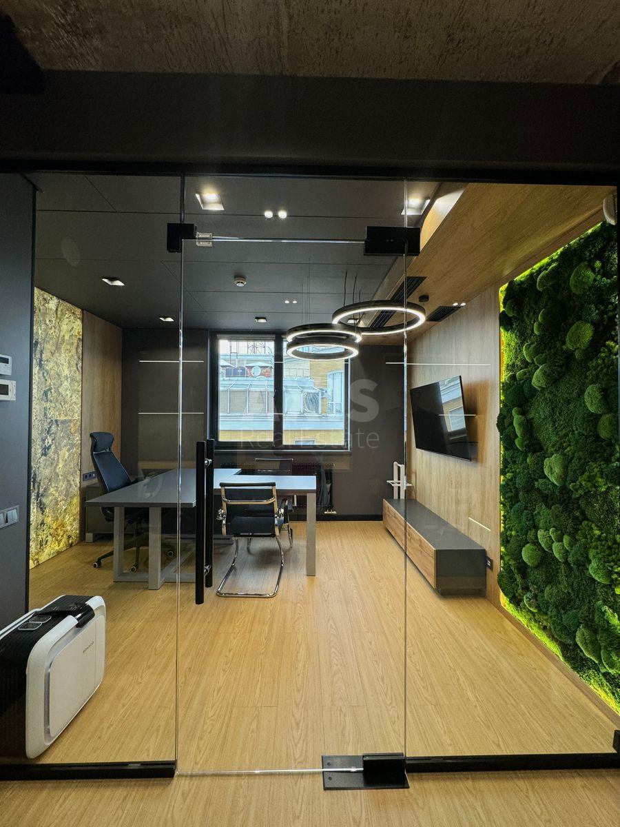 Office vul. Antonovycha 74, 225m24