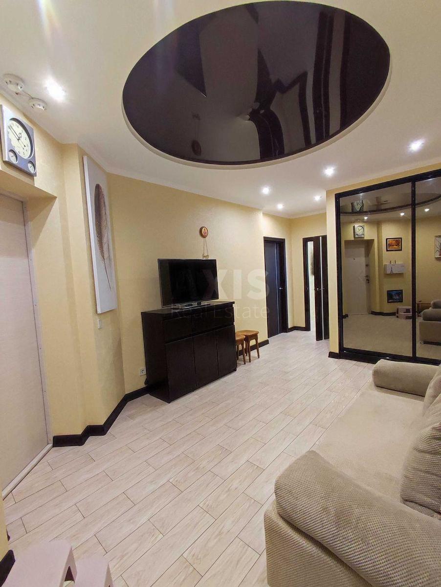 1k apartment vul. Revuc'kogo 7В6