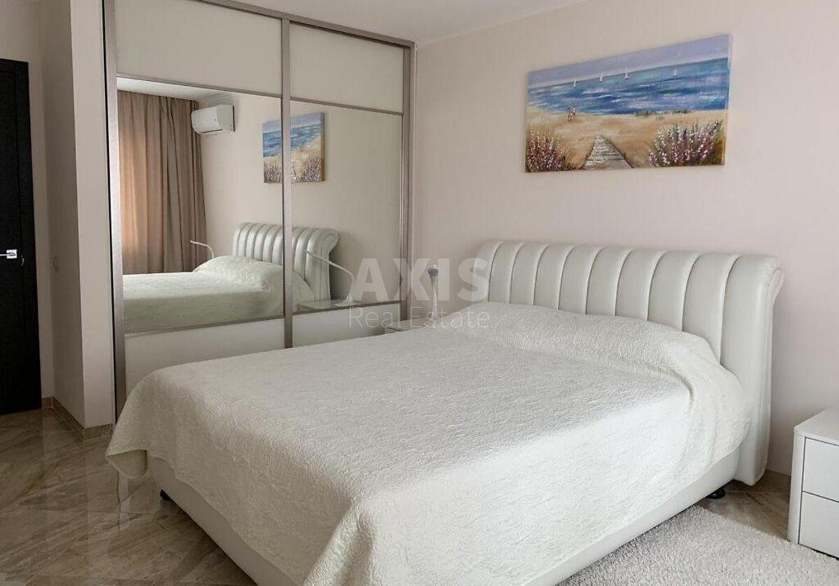 2k apartment vul. Yulia Zdanovska 34А4