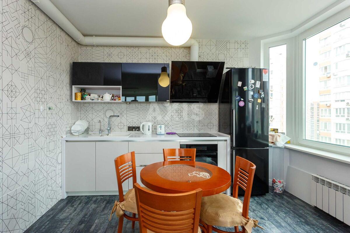 1k apartment vul. Ahmatovoi' Anny 32/18