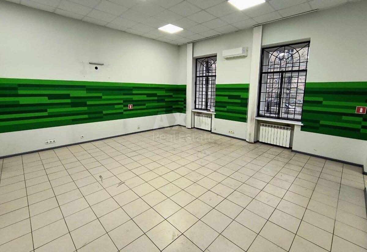 Trade object vul. Tolstogo L'va 13, 100m21