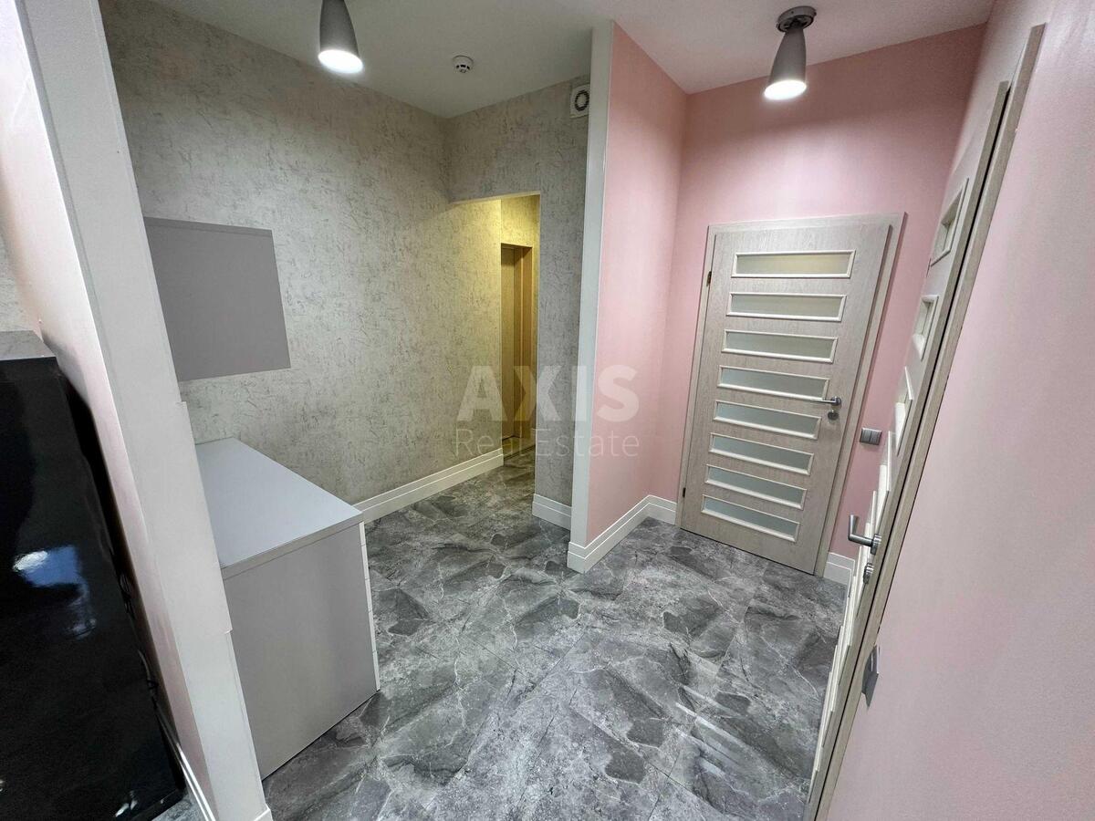Офис ул. Евгения Коновальца 32Б, 70м24
