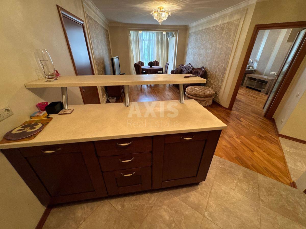 2k apartment vul. Yulia Zdanovska 60/54