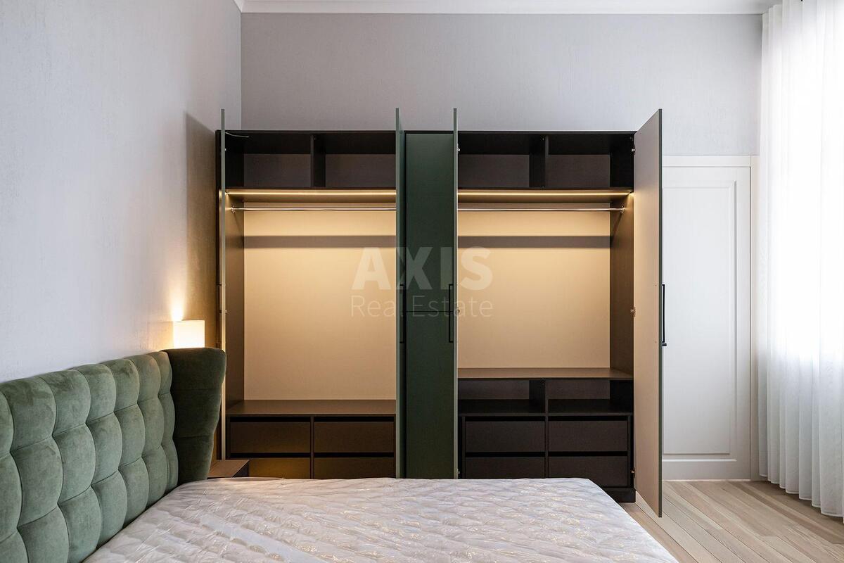 4k apartment vul. Volodymyrs'ka 8111
