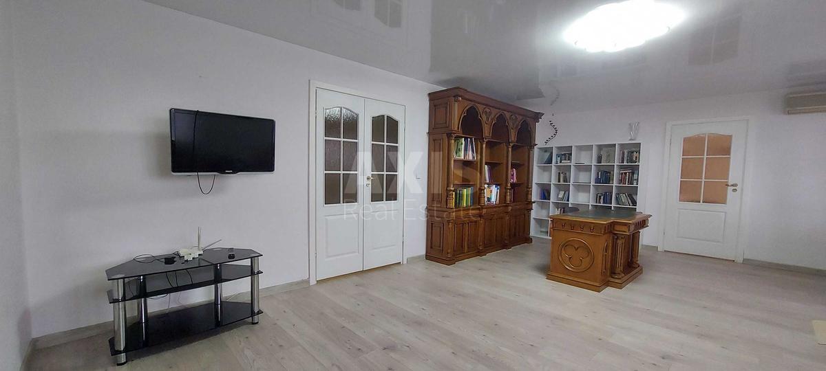 4k apartment vul. Dovzhenka 14/10