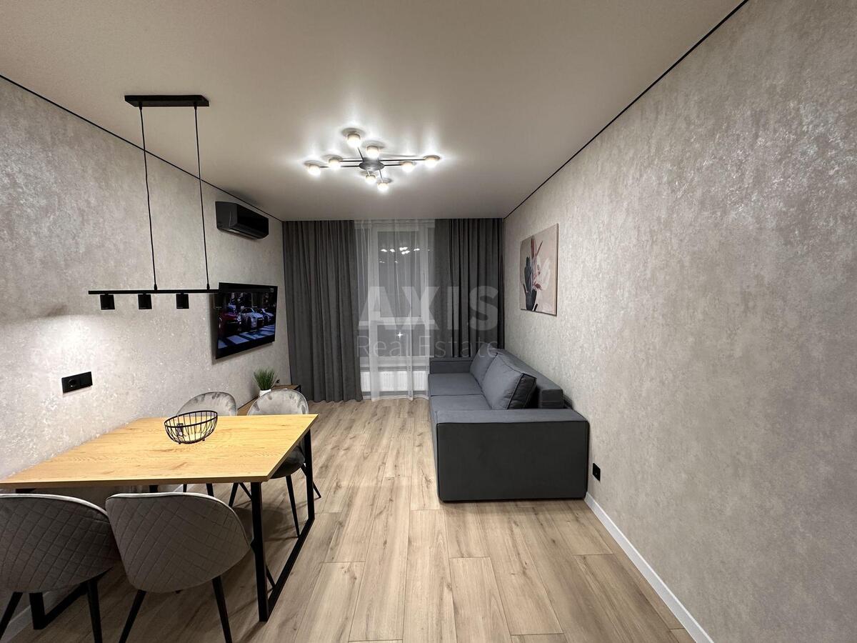 1k apartment vul. Rodyny Kristeriv 1613