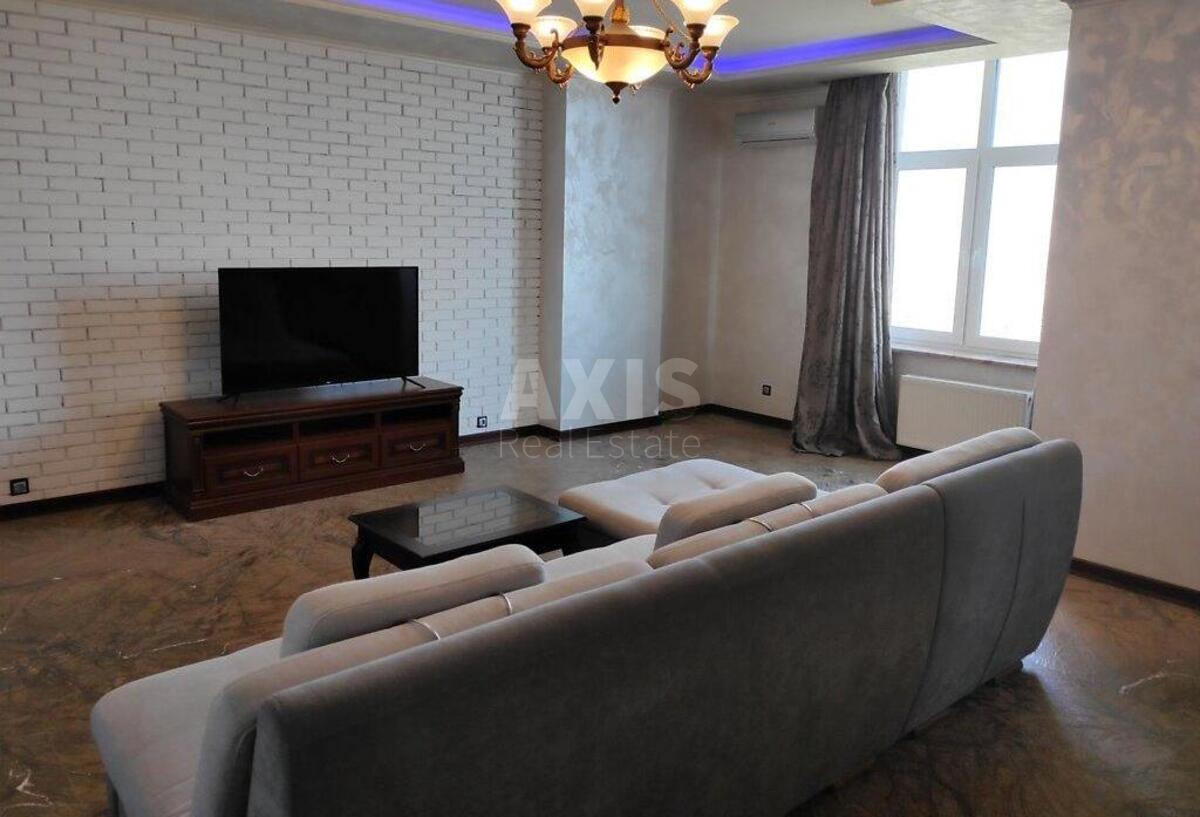 3k apartment vul. Lypkivs'kogo Vasylja Mytropolyta 38А