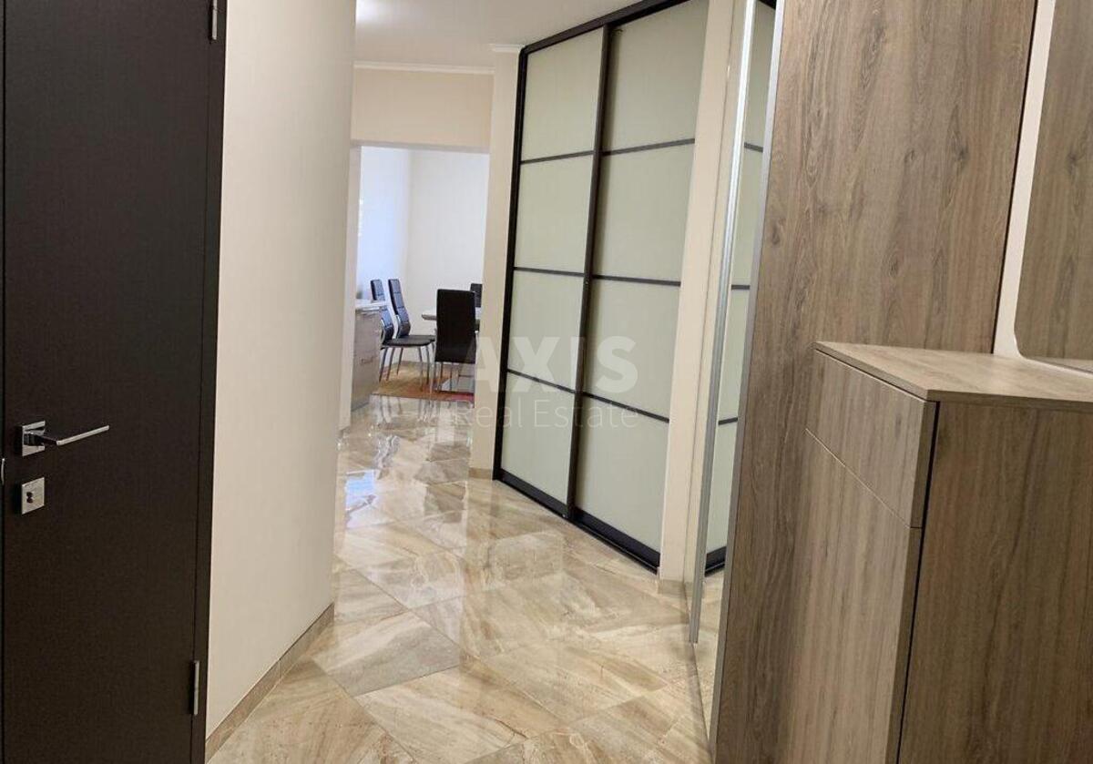 2k apartment vul. Yulia Zdanovska 34А5