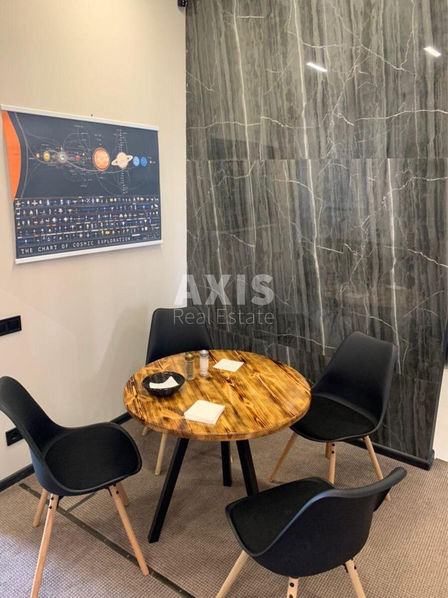 Office vul. Jevgena Konoval'cja 44А, 164m2557794
