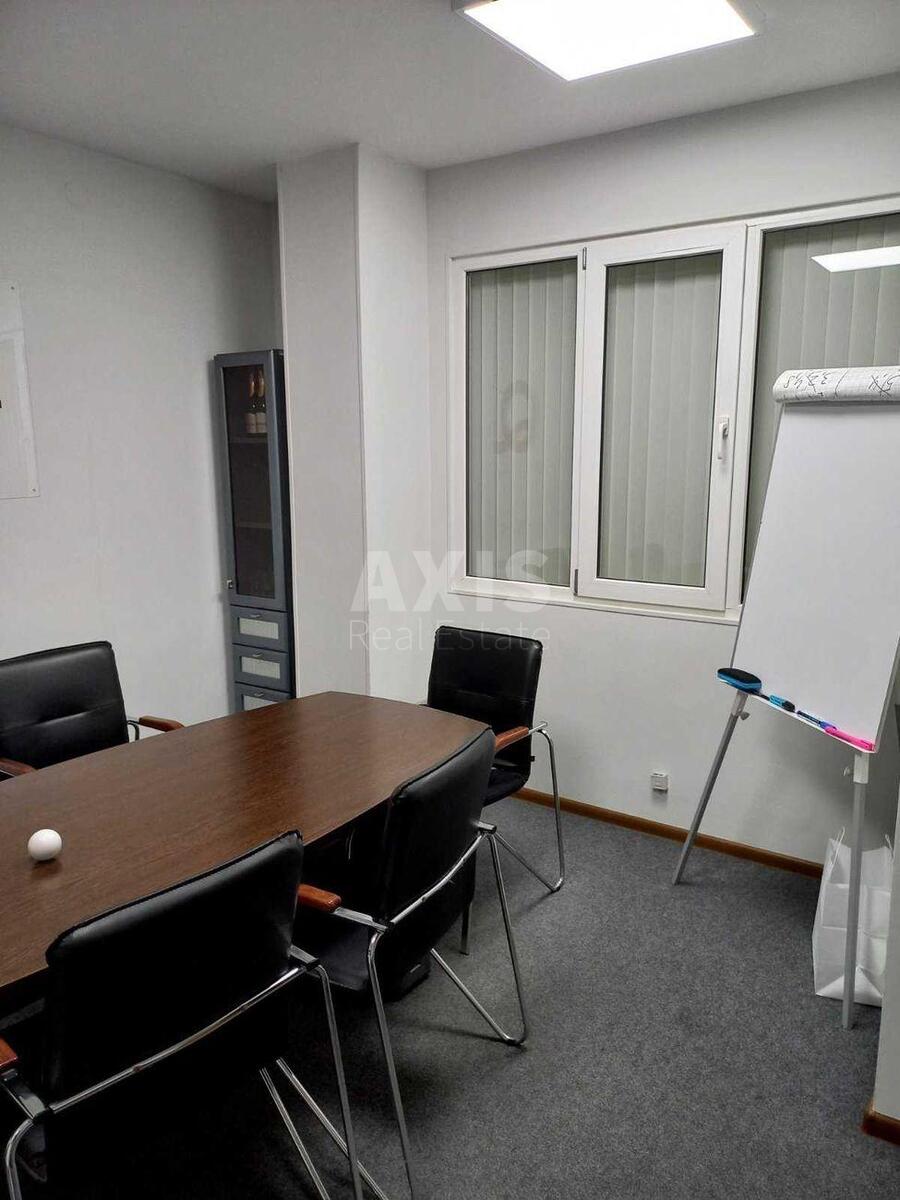 Office prov. Jaroslavs'kyj 7/9, 155m28