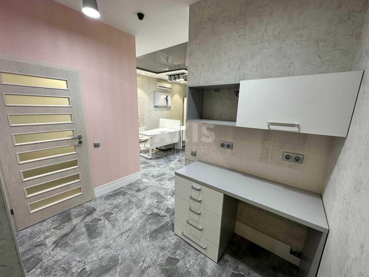 Офис ул. Евгения Коновальца 32Б, 70м25