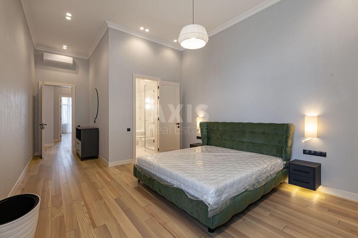 4k apartment vul. Volodymyrs'ka 8112