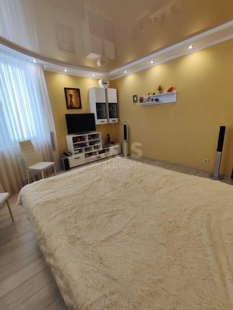 1k apartment vul. Revuc'kogo 7В4