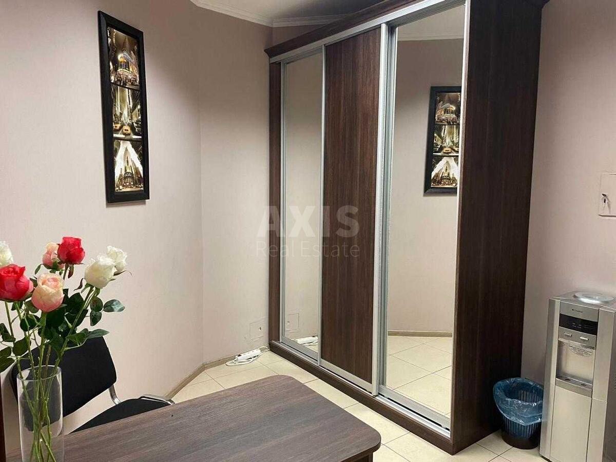 Office vul. Gusovs'kogo 11/11, 100m24
