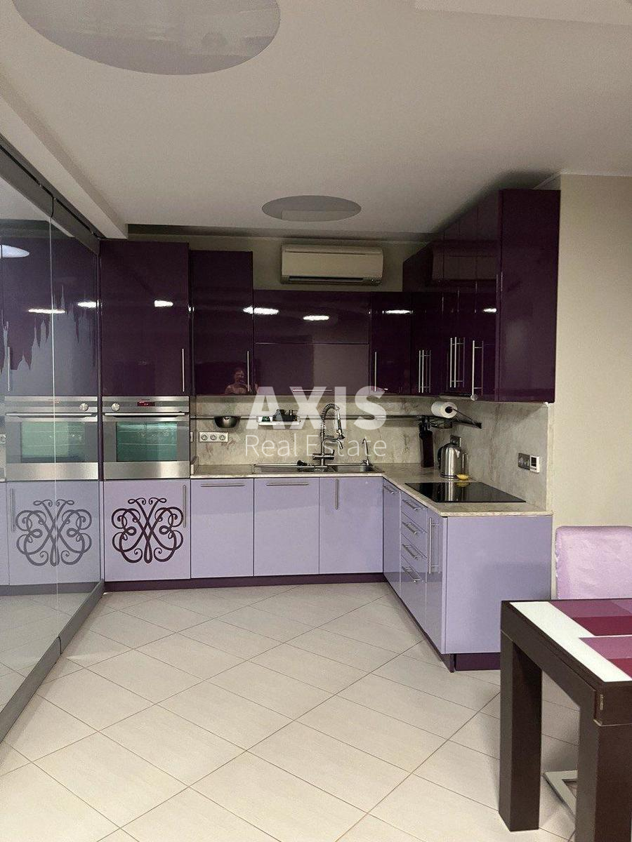 1k apartment nab. Dniprovs'ka 10