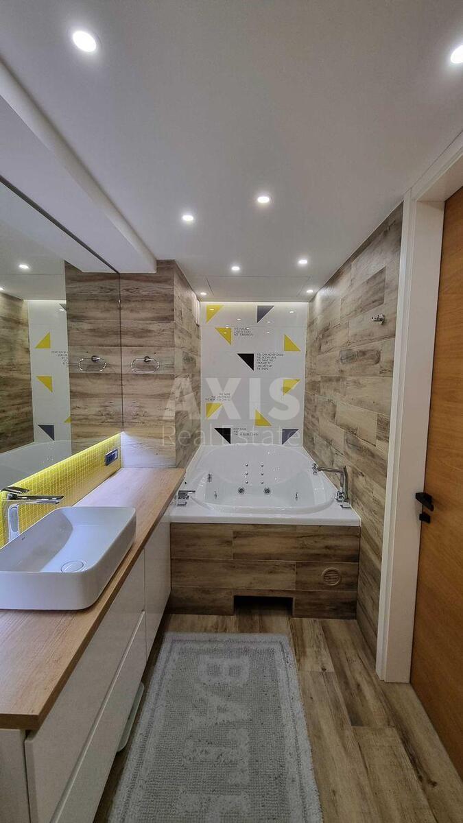 3k apartment vul. Bogatyrs'ka 6А10