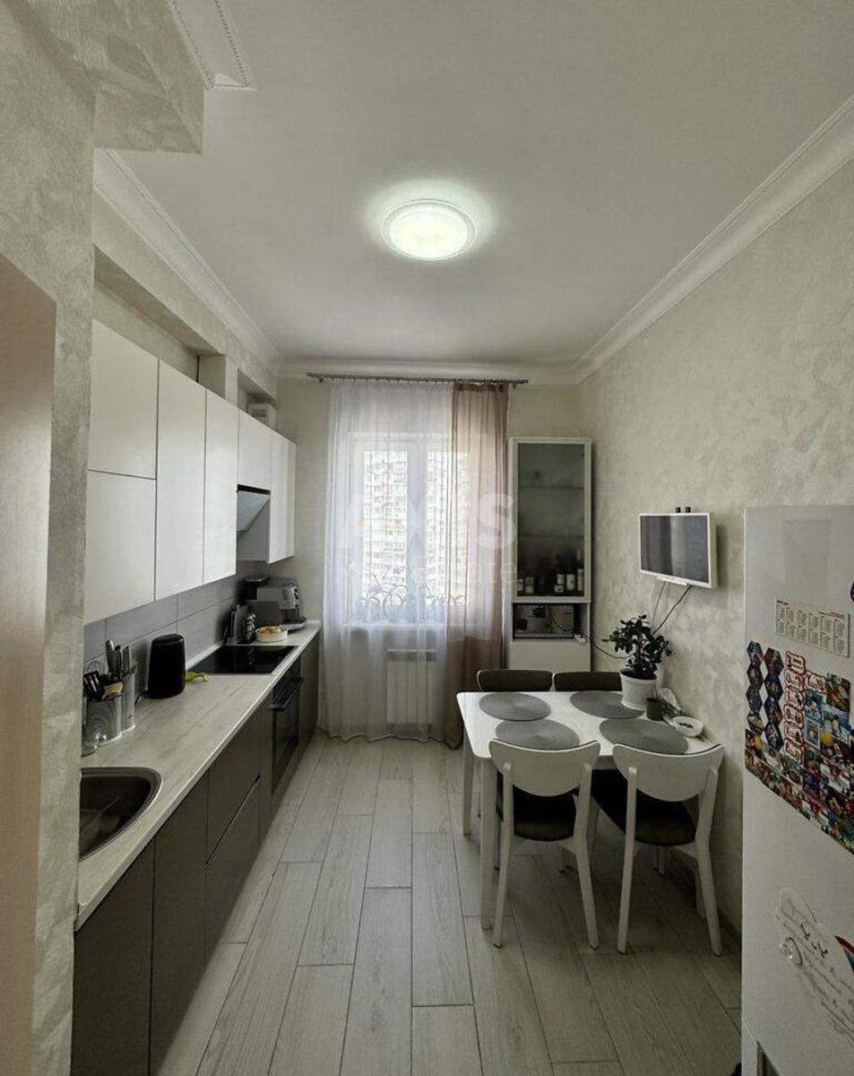 2k apartment vul. Lavruhina Mykoly 12