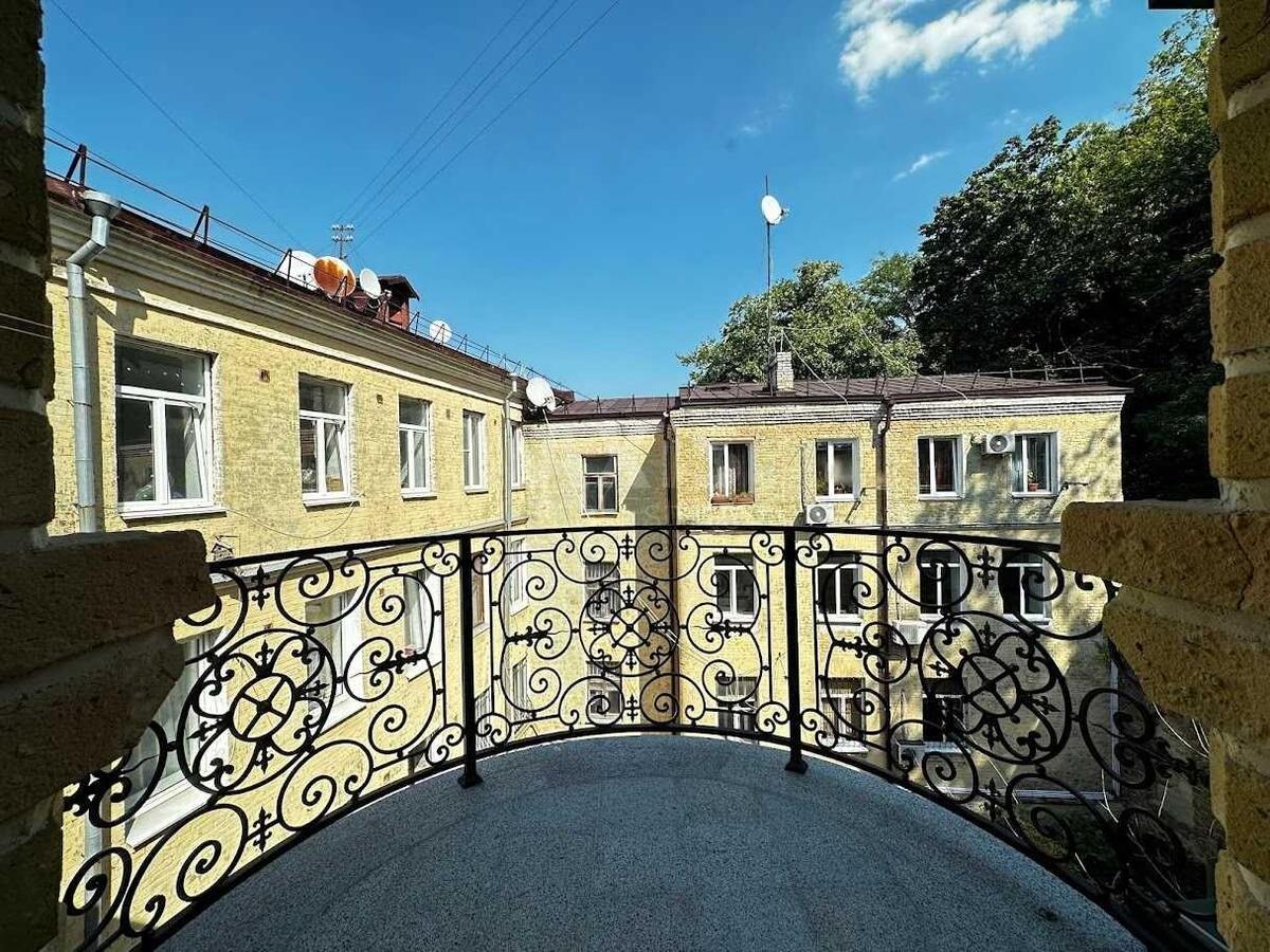 Office uzviz Andrii'vs'kyj 7А, 1000m211
