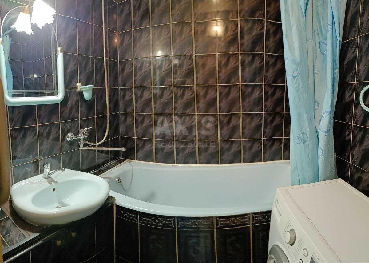 3k apartment vul. Myloslavs'ka 17А5