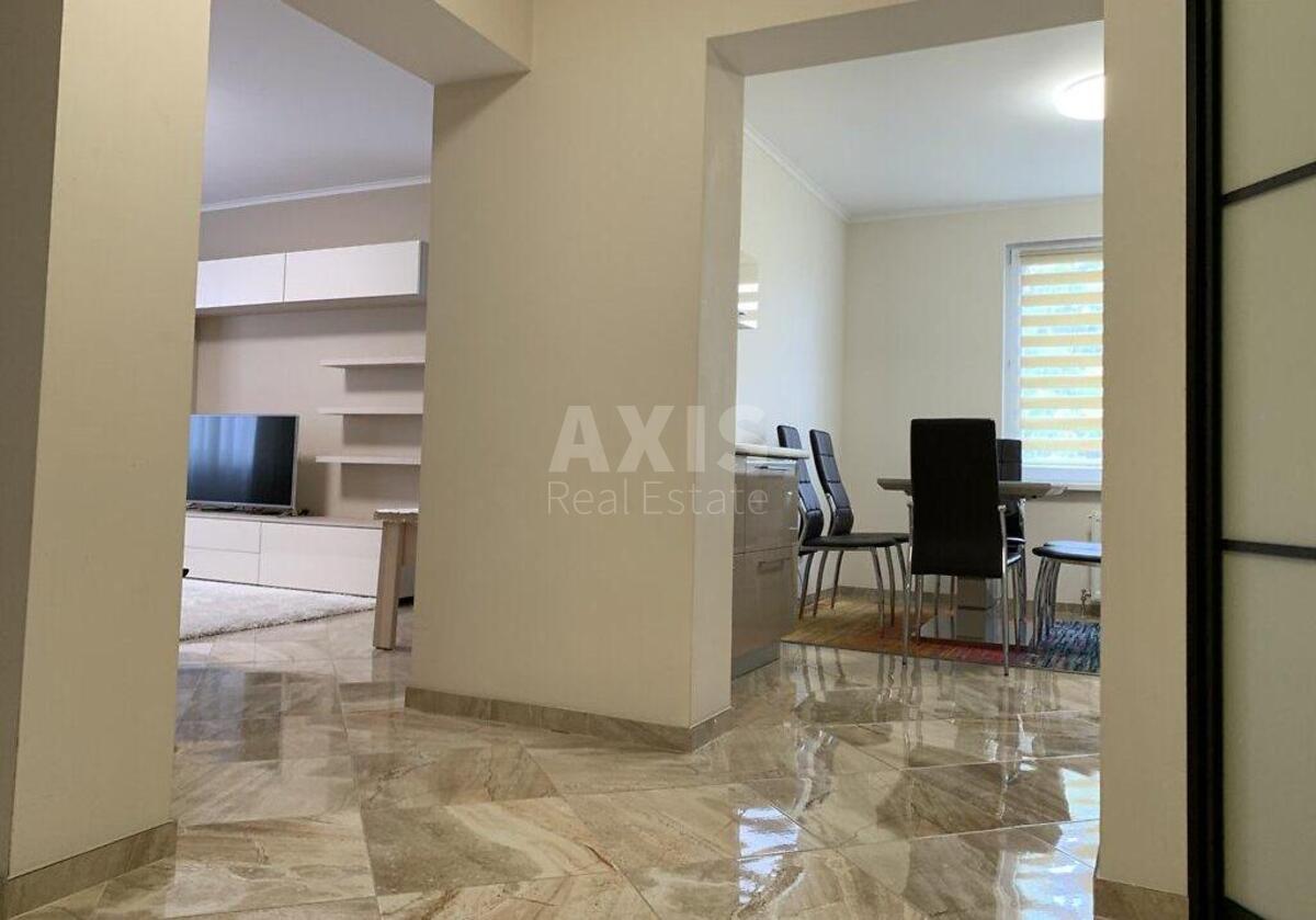 2k apartment vul. Yulia Zdanovska 34А6