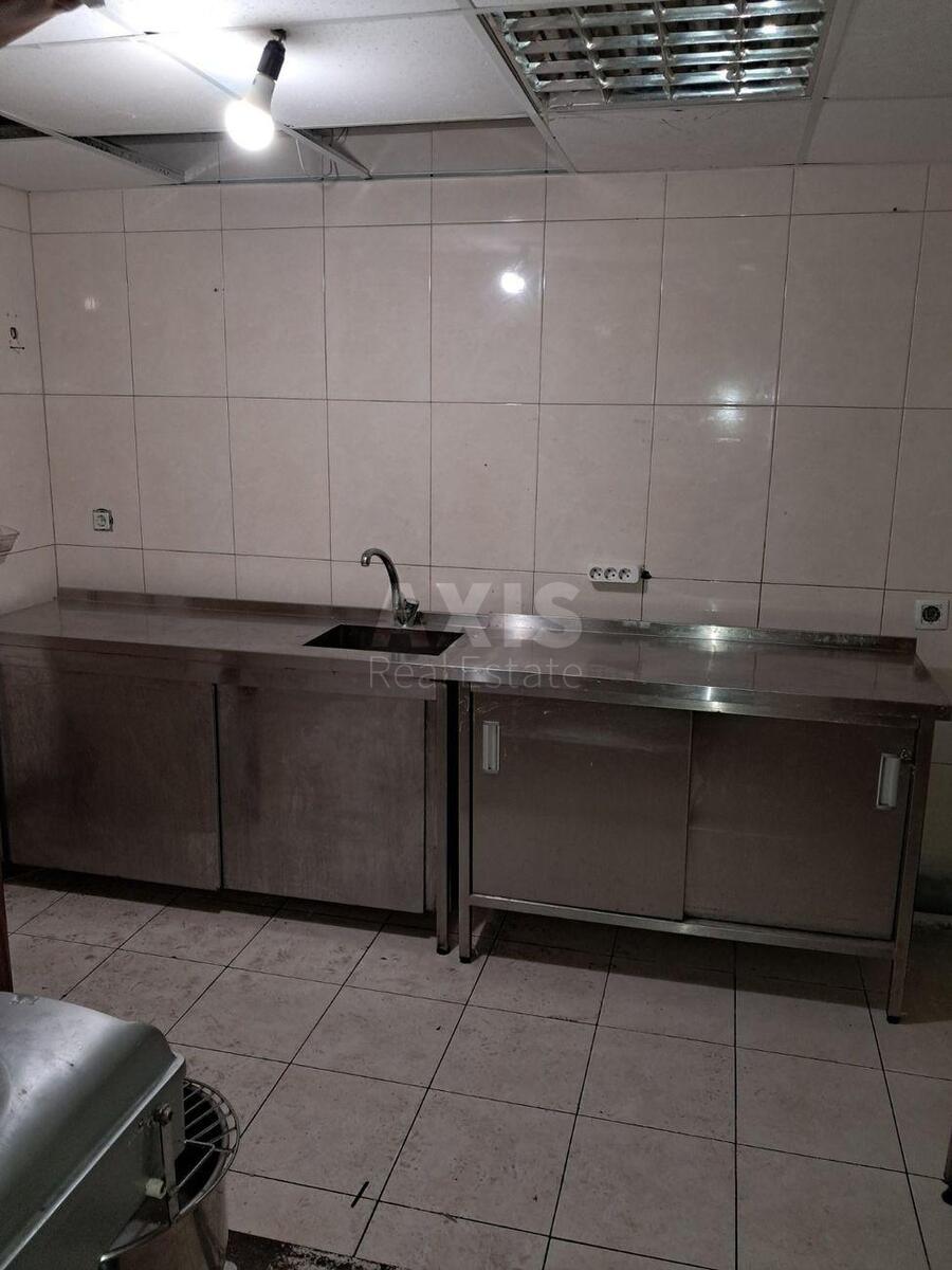 Trade object vul. Volodymyrs'ka 40/2, 25m23