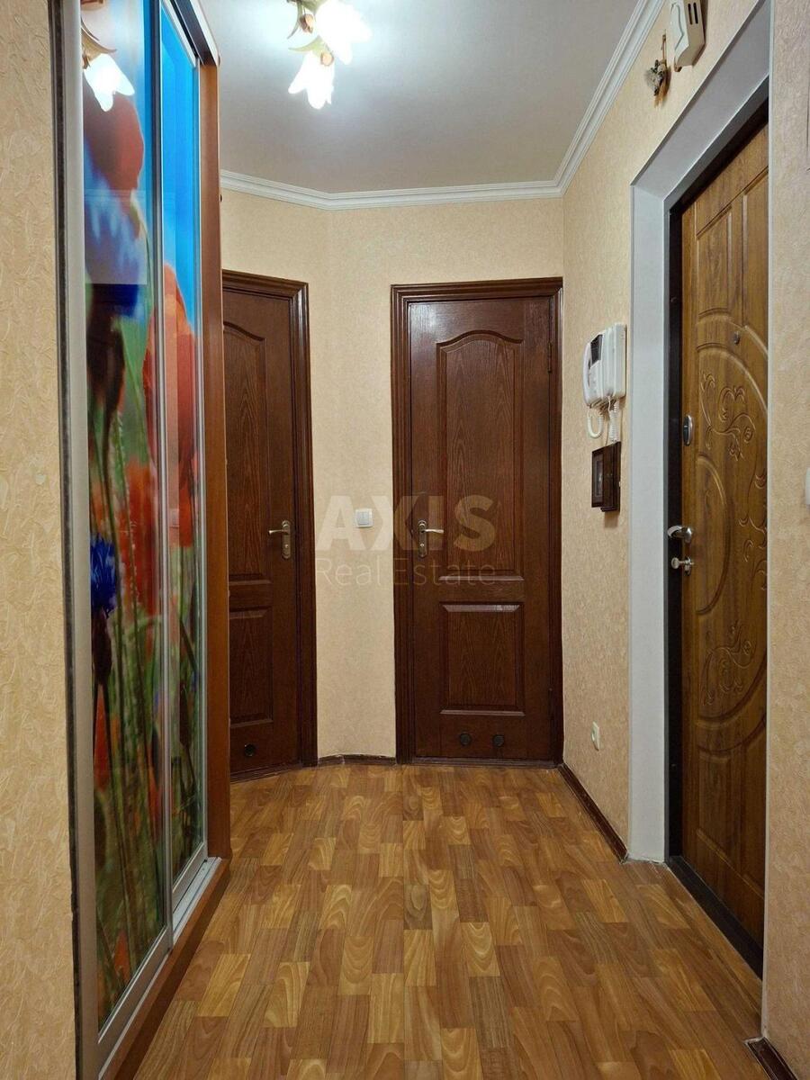 3k apartment vul. Bal'zaka Onore de 4А10