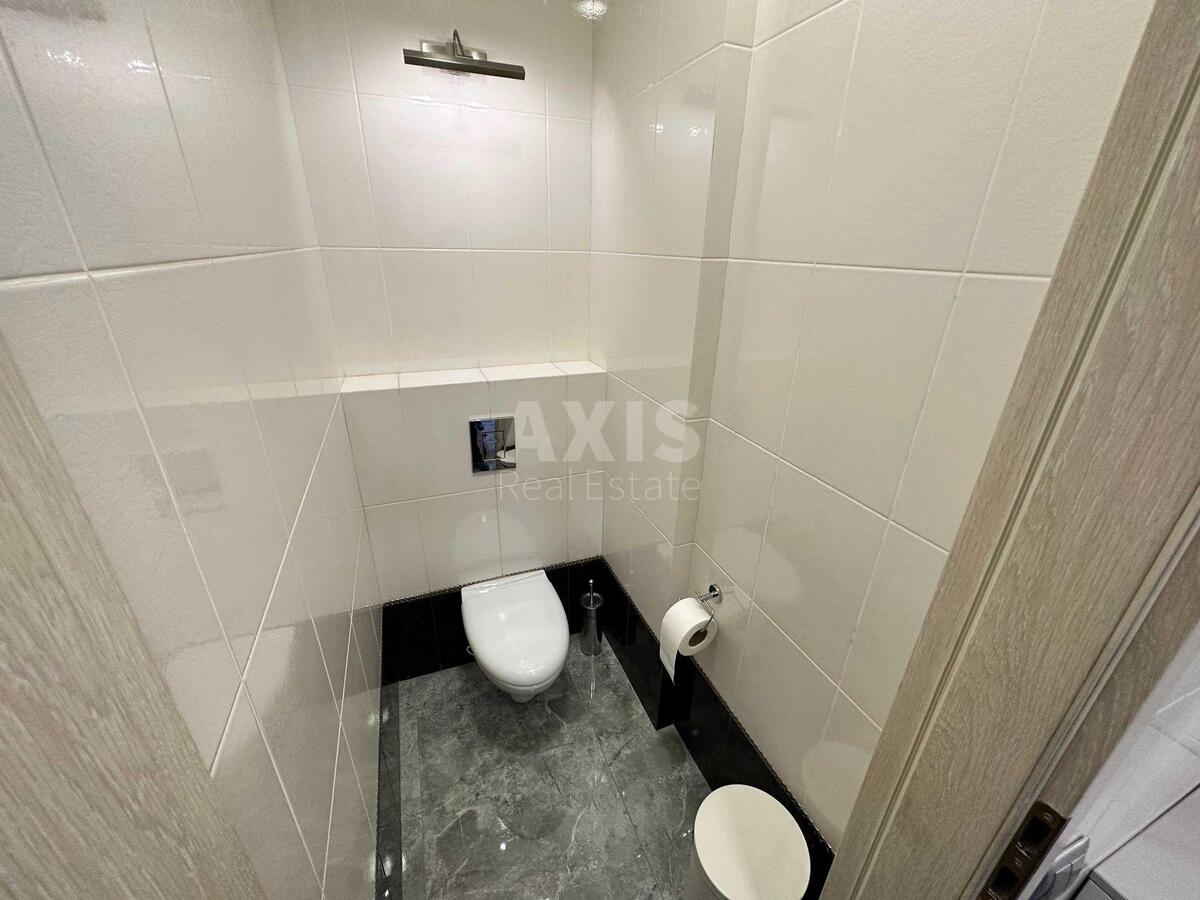 Офис ул. Евгения Коновальца 32Б, 70м26