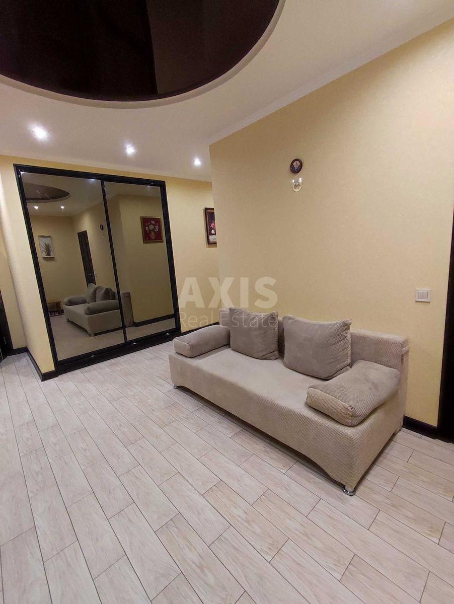 1k apartment vul. Revuc'kogo 7В5