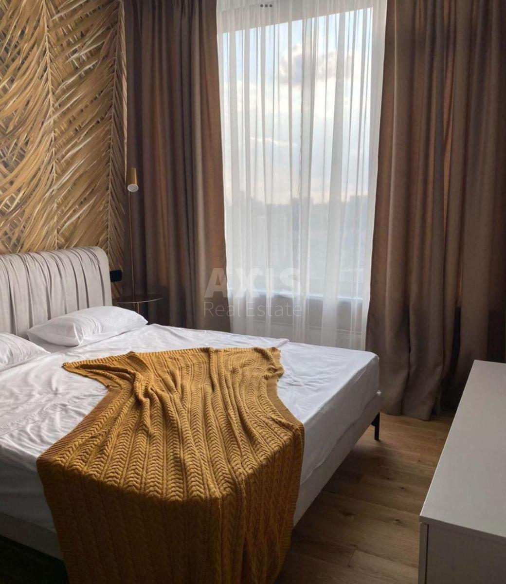 1k apartment vul. Dragomyrova Myhajla 18