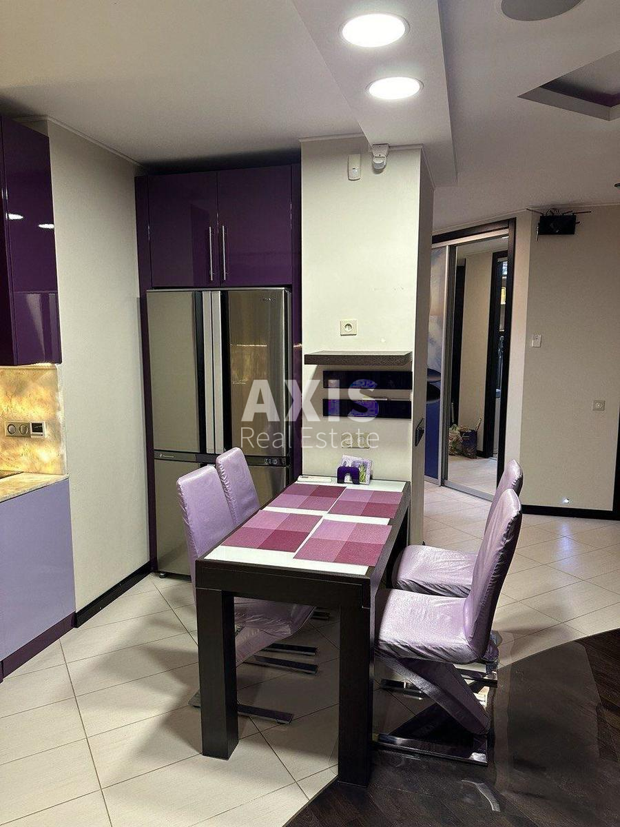 1k apartment nab. Dniprovs'ka 11