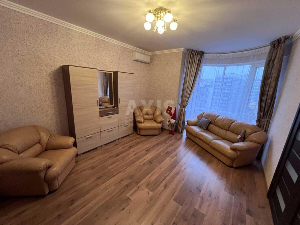 2k apartment vul. Barbjusa Anri 37/10