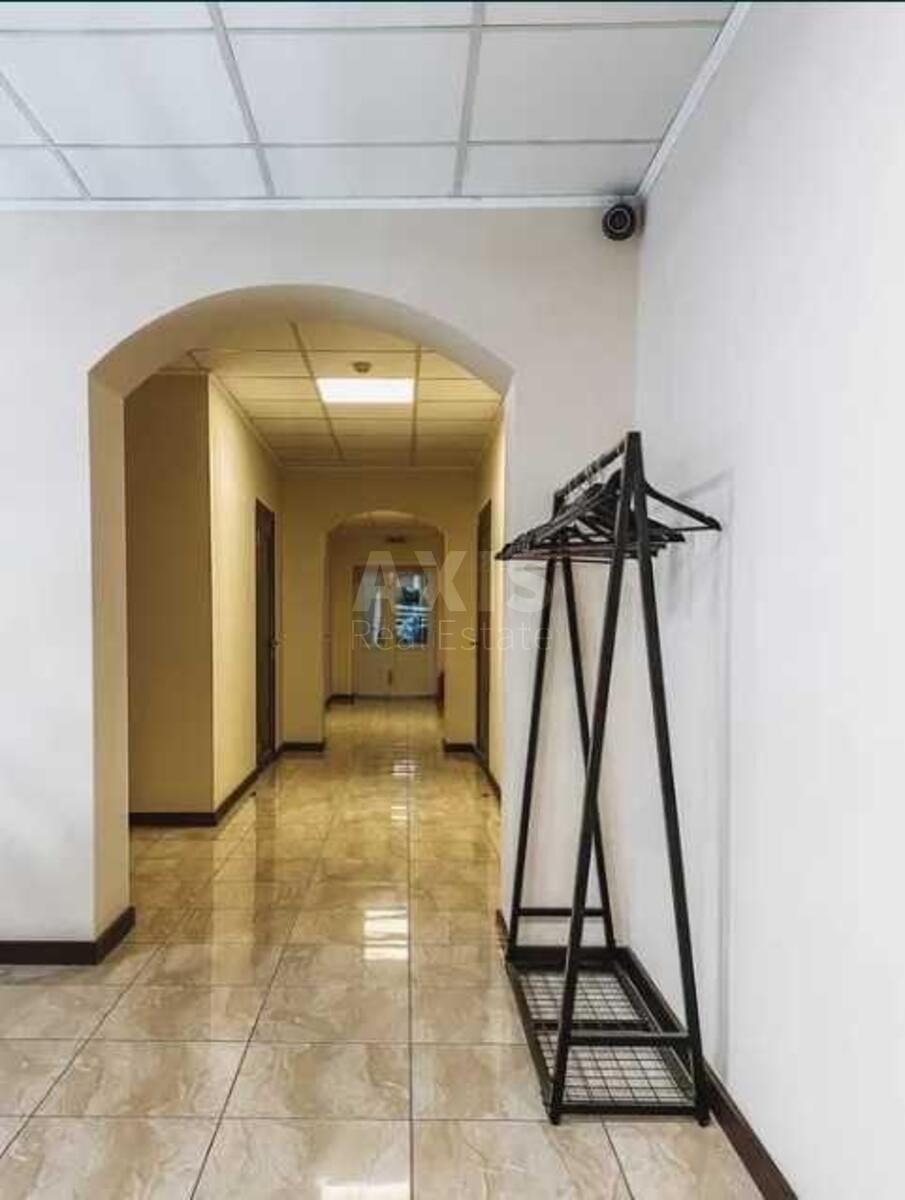 Office vul. Kutuzova 13, 222m29