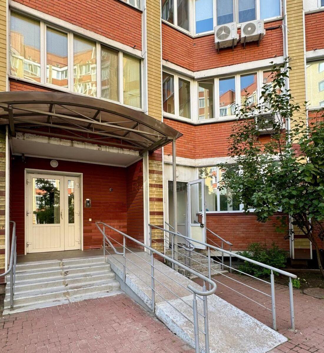 Об'єкт торгівлі вул. Салютна 1Б, 92м260912