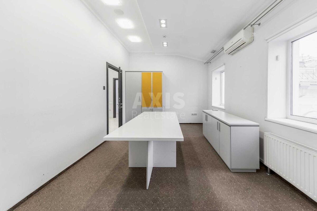 Office vul. Volodymyrs'ka 23А, 180m23