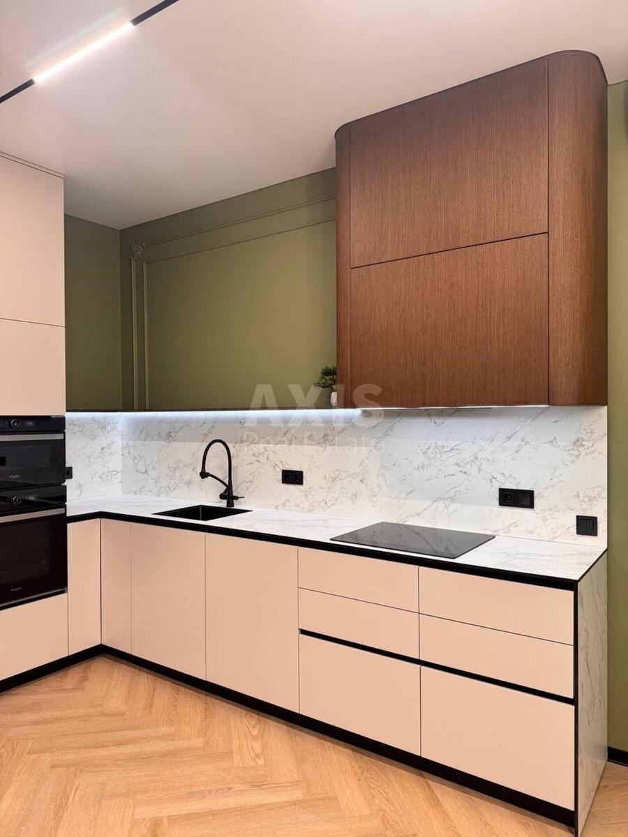 2k apartment vul. Dragomyrova Myhajla 20
